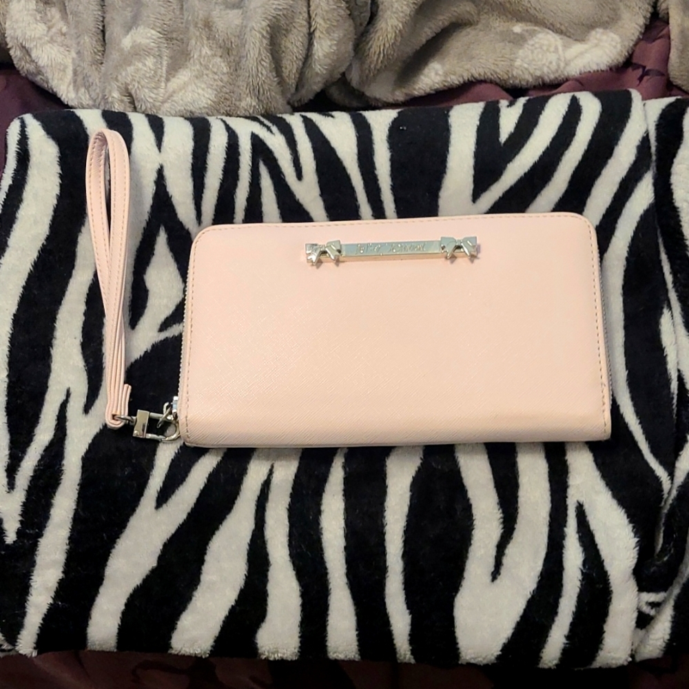 EUC Betsey Johnson wallet/wristlet